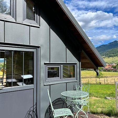 Вилла Bramble Tiny House Зэрнешти Экстерьер фото