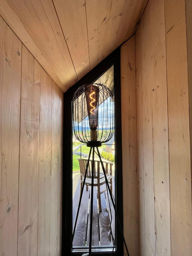 Вилла Bramble Tiny House Зэрнешти Экстерьер фото